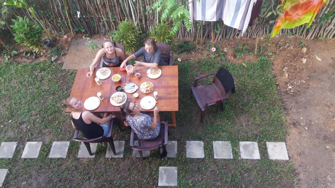 Chez Podi Surf Stay Mirissa Exterior photo
