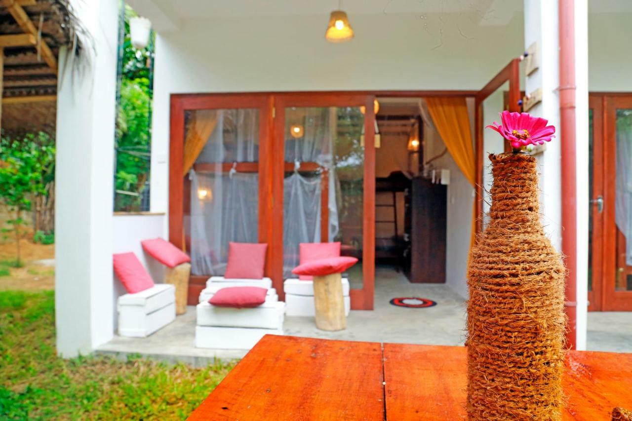 Chez Podi Surf Stay Mirissa Exterior photo